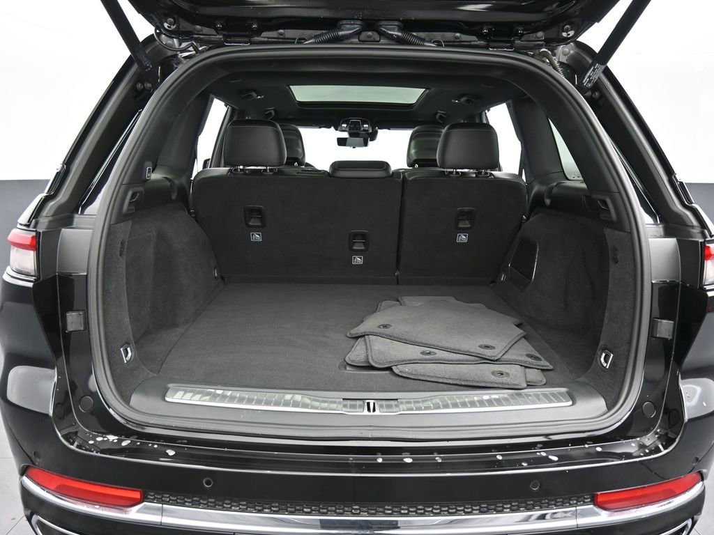 Used 2024 Jeep Grand Cherokee Overland w/ Luxury Tech Group IV image 37