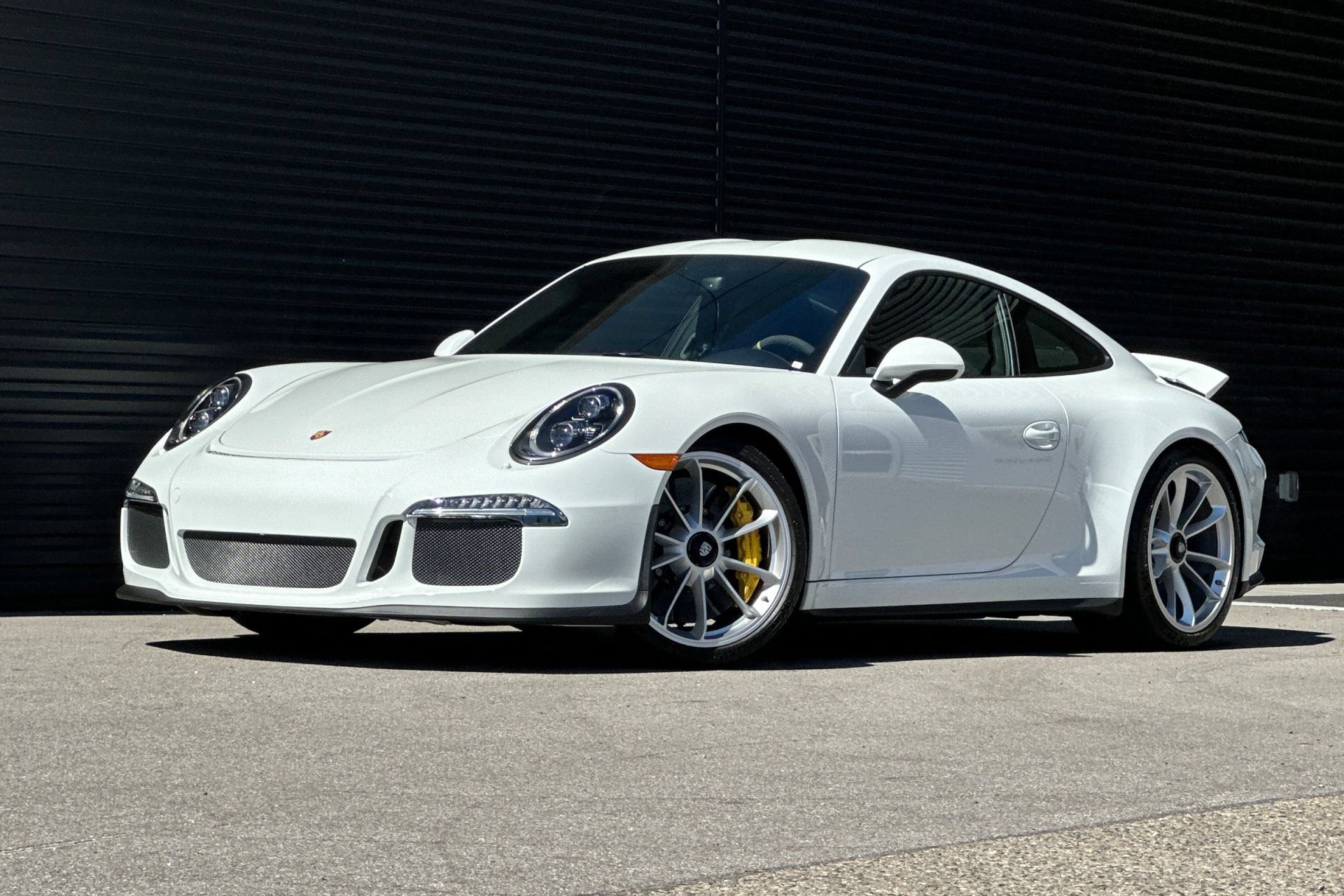 Certified 2016 Porsche 911 R RWD image 1