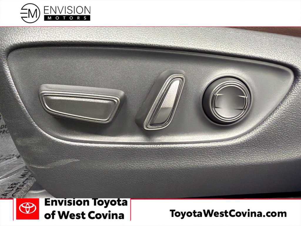 Used 2027 Toyota Land Cruiser AWD/4WD image 23