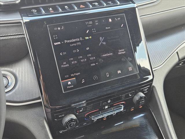 Used 2023 Jeep Grand Cherokee L Laredo image 14