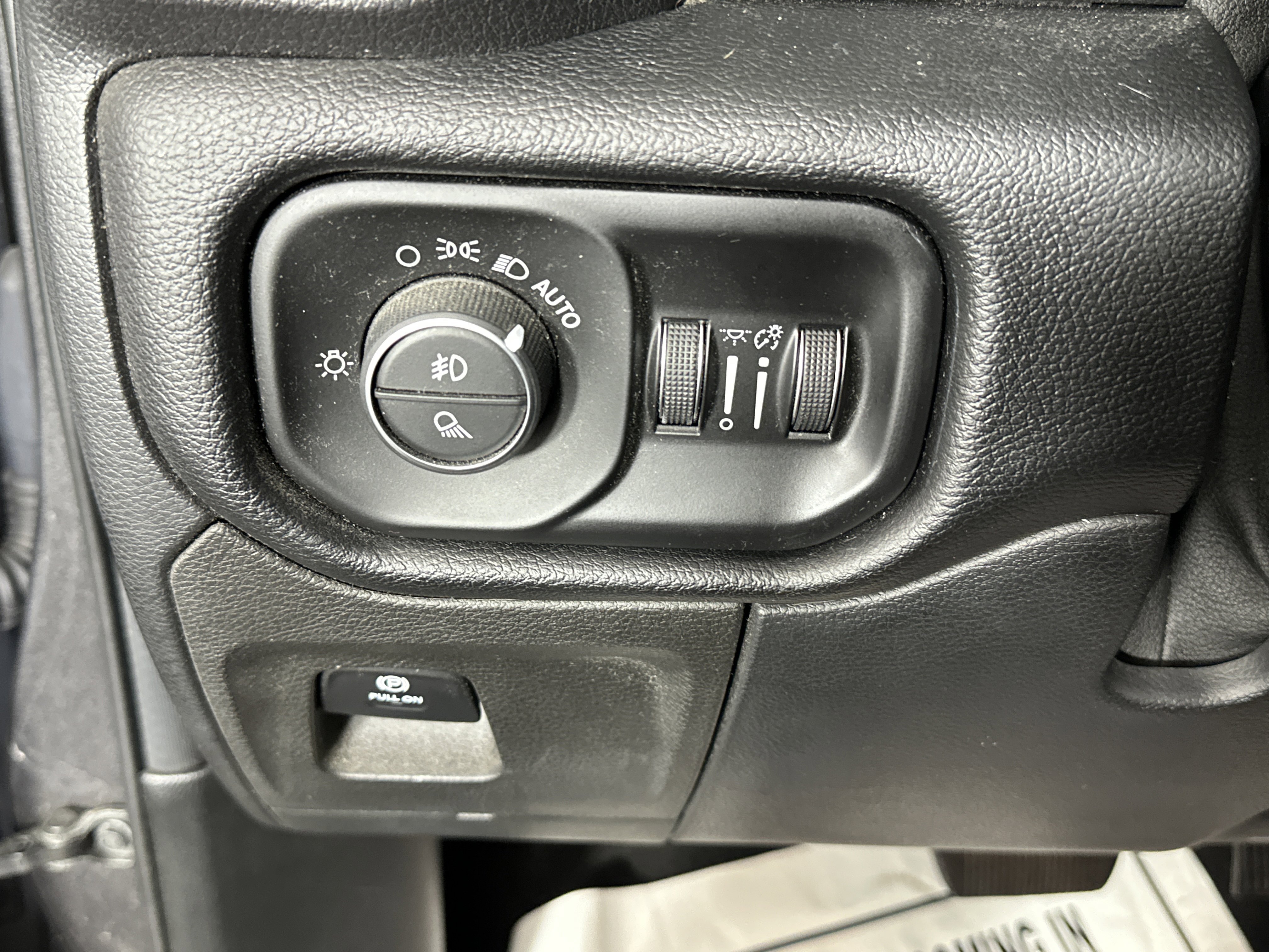 Used 2019 RAM 1500 Rebel image 29