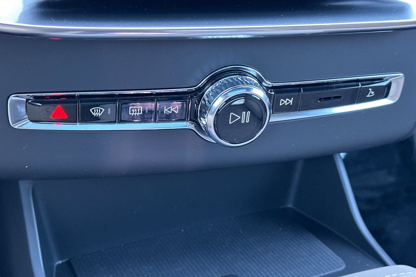 New 2026 Volvo XC90 B5 Plus w/ Protection Package image 24