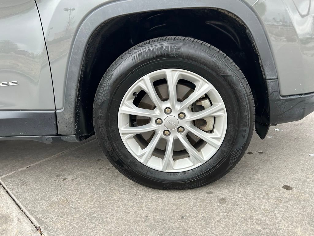 Used 2022 Jeep Cherokee Latitude Lux w/ Sun & Sound Group AWD/4WD image 34