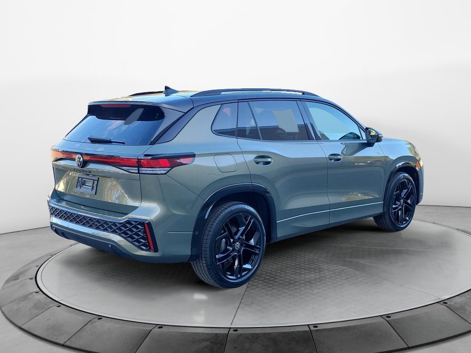 New 2026 Volkswagen Tiguan SE R-Line FWD image 7