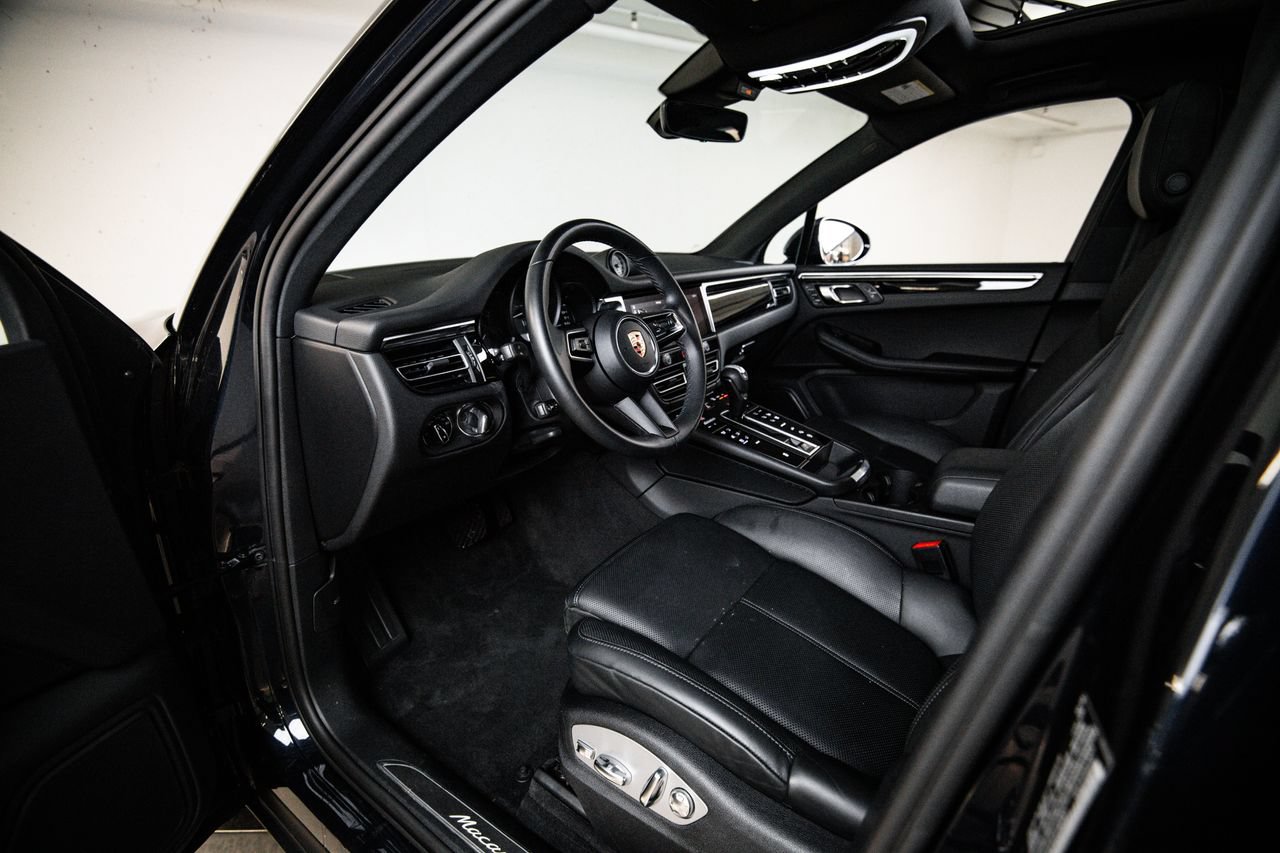 Certified 2023 Porsche Macan AWD/4WD image 4