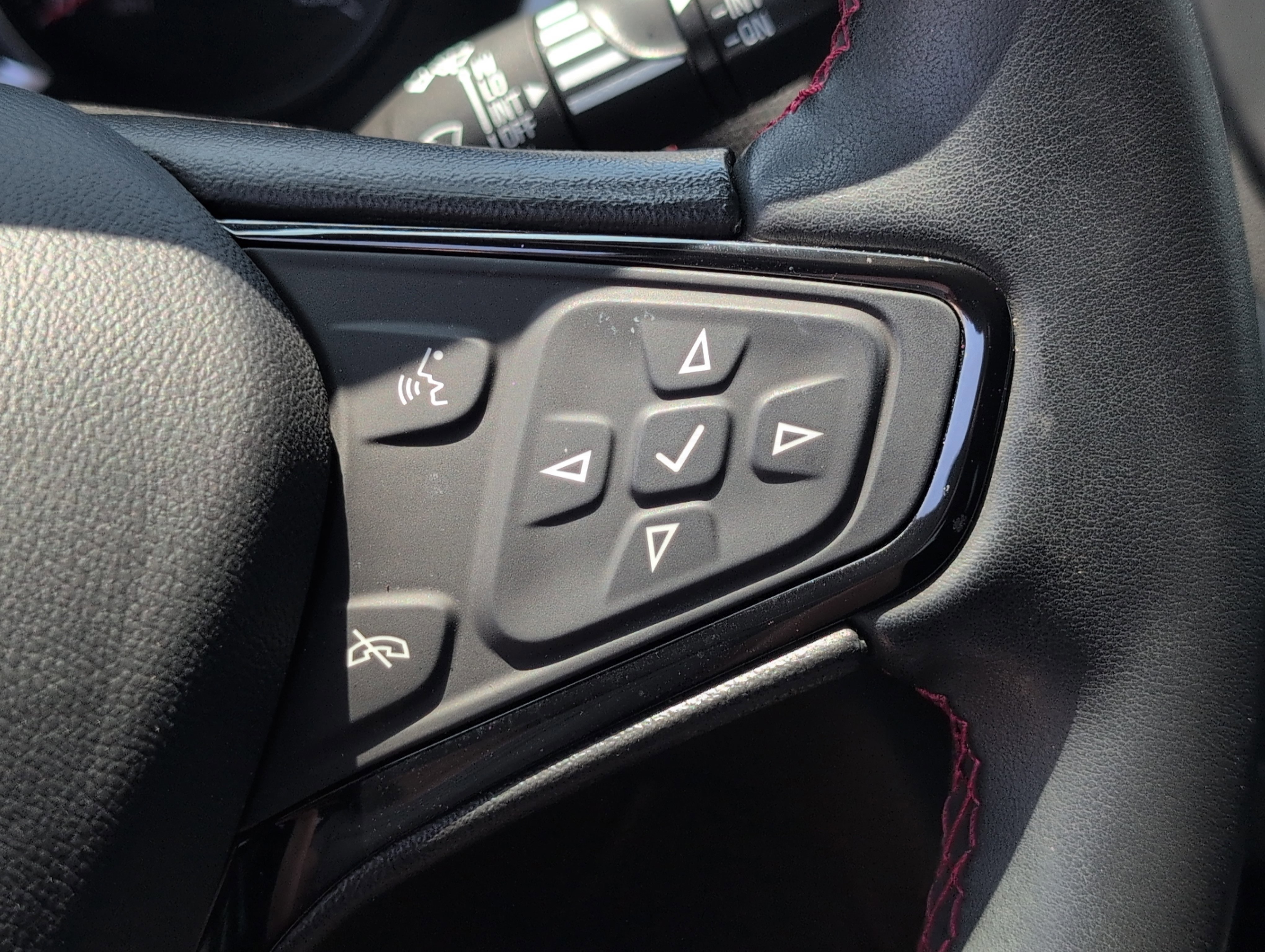 Certified 2024 Chevrolet Equinox RS FWD image 25