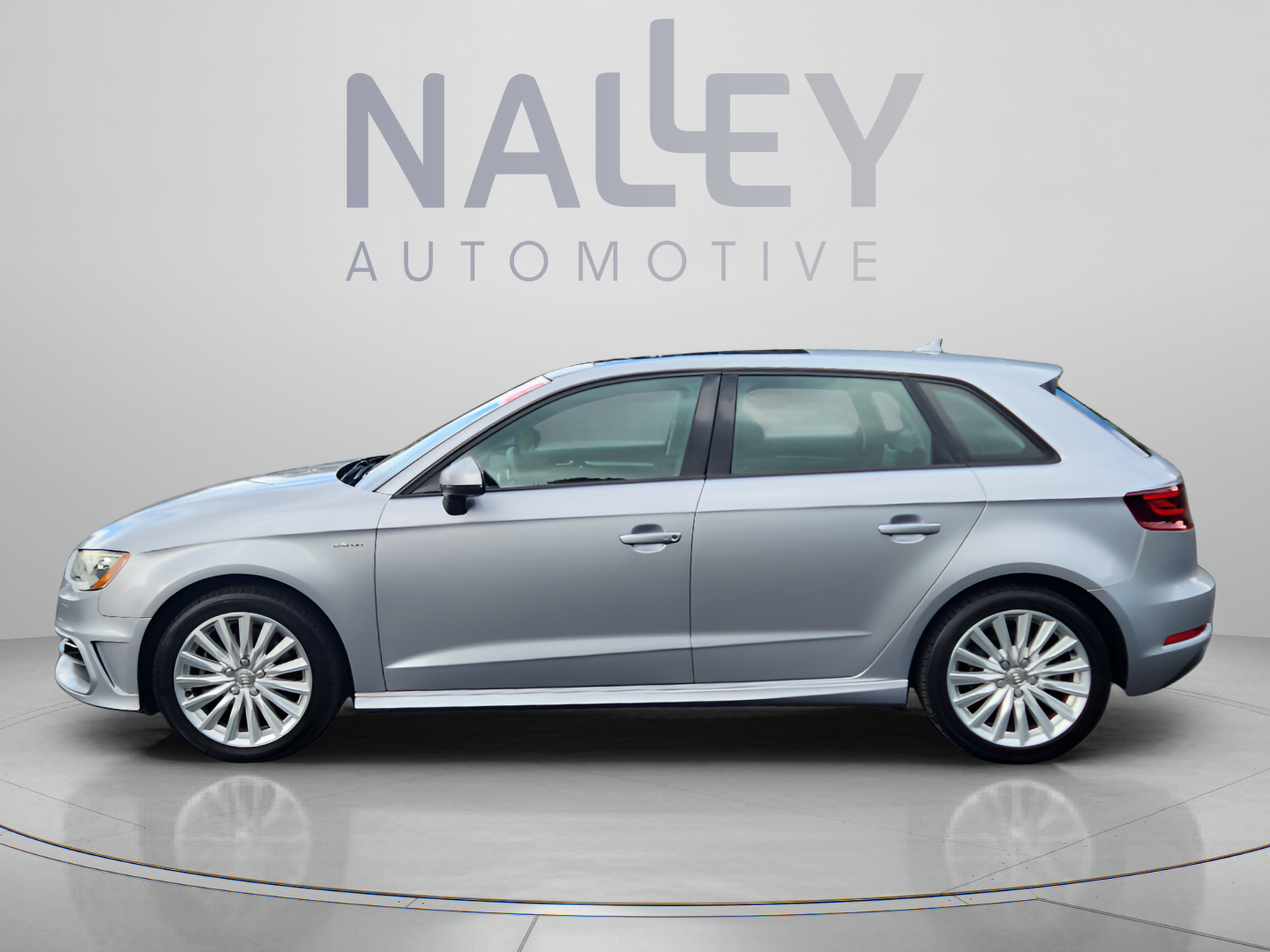 Used 2016 Audi A3 e-tron Premium w/ 17" Wheel Package FWD image 2