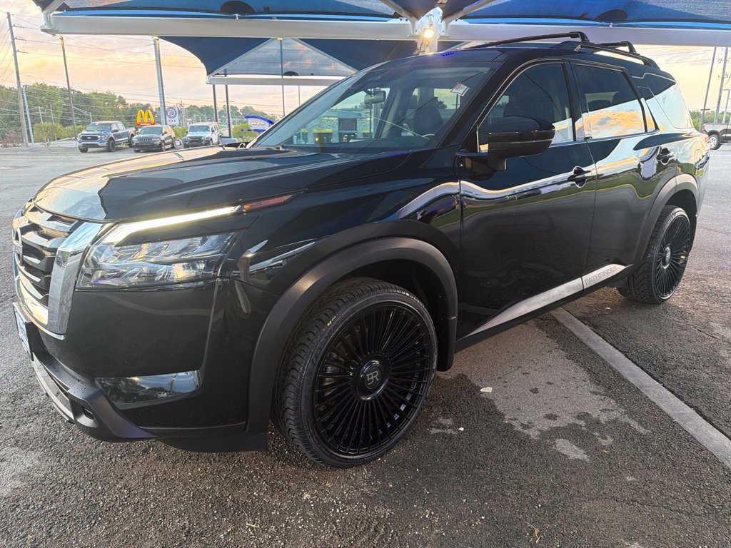 Used 2024 Nissan Pathfinder SV FWD image 4