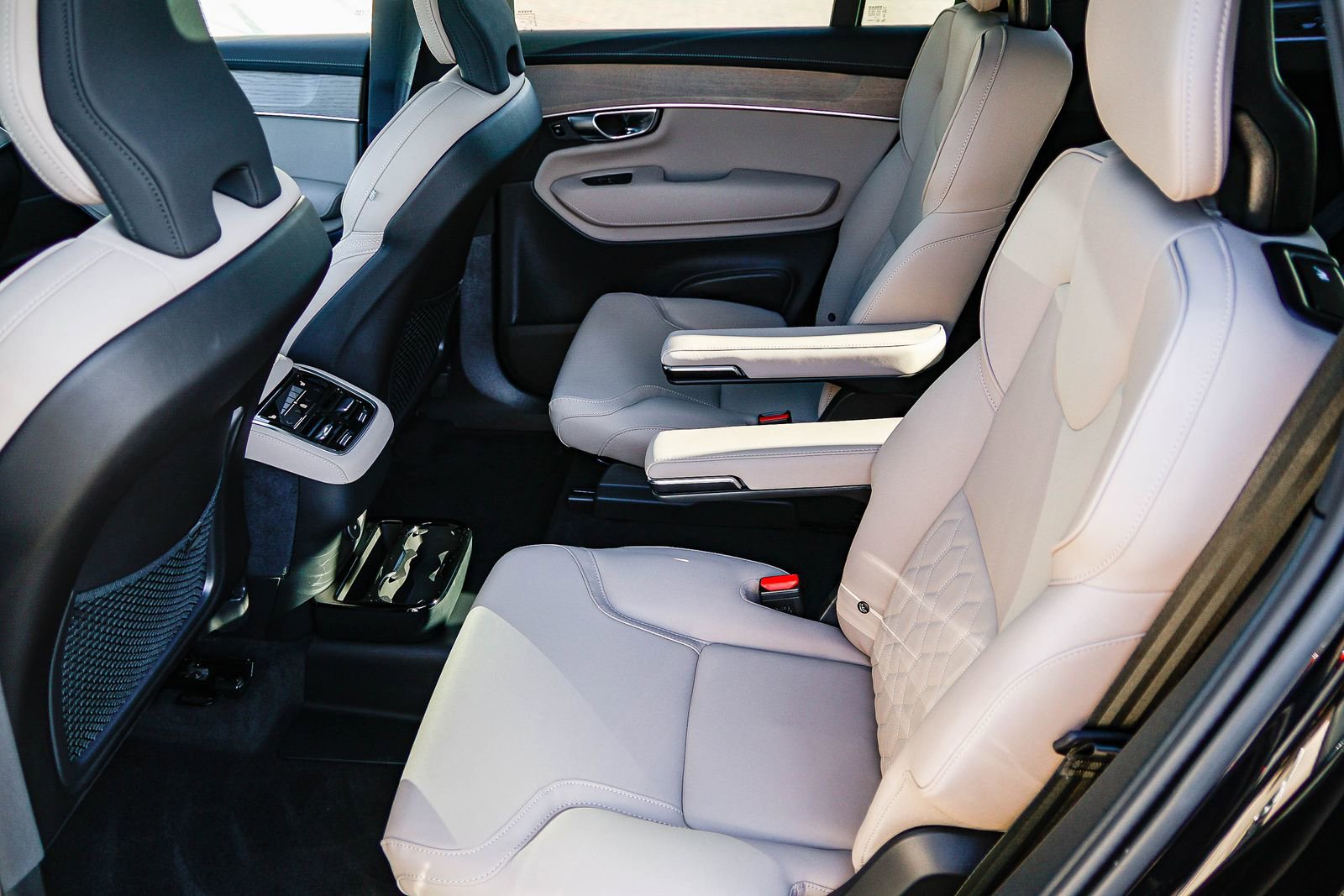 Certified 2026 Volvo XC90 B6 Plus w/ Protection Package image 20