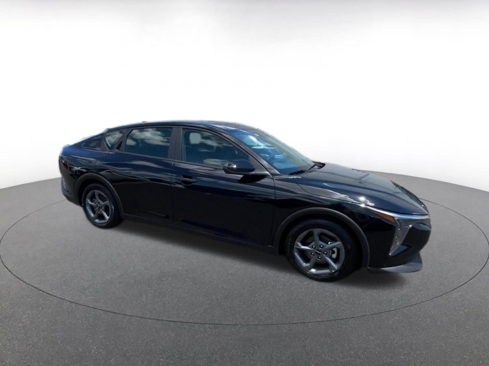 Used 2025 Kia K4 FWD image 2