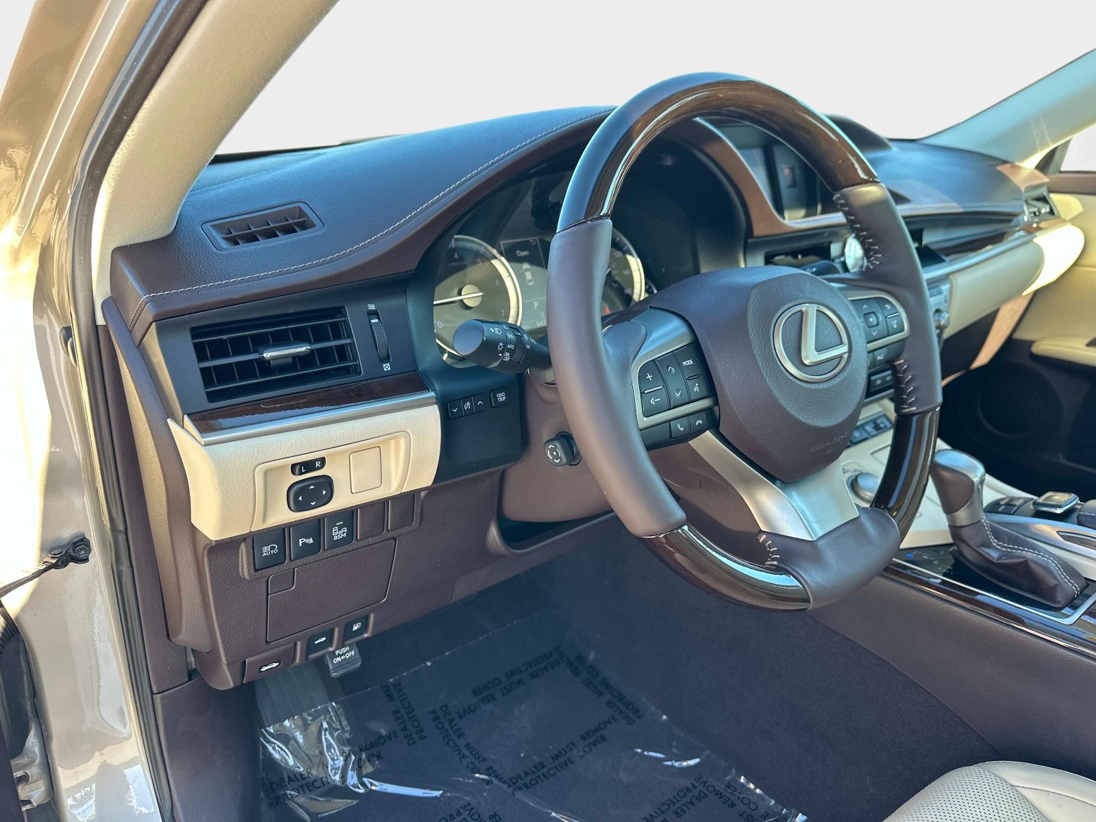 Used 2018 Lexus ES 350 w/ Luxury Package w/Wood Trim image 16