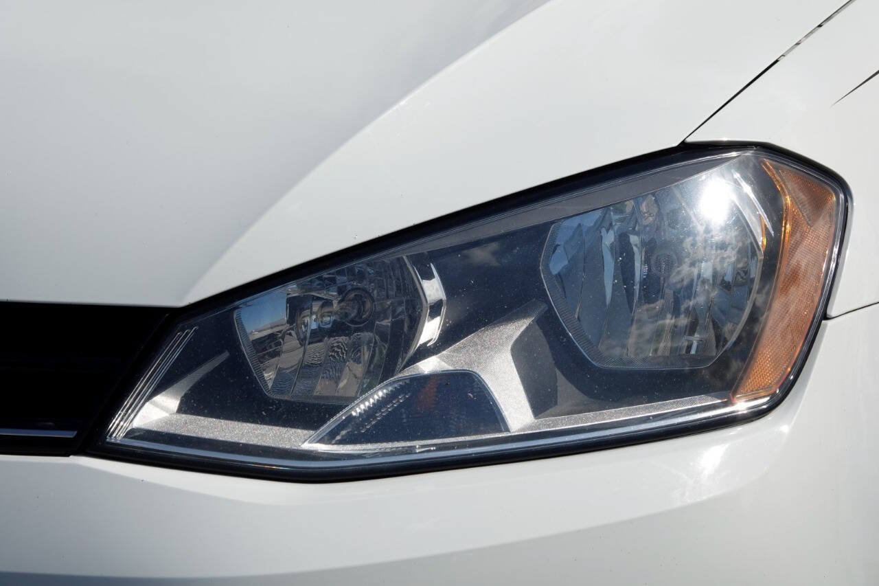 Used 2015 Volkswagen Golf TDI S FWD image 40