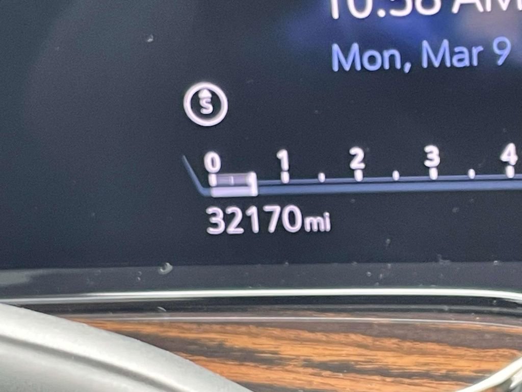 Certified 2024 Cadillac Escalade ESV Premium Luxury image 30