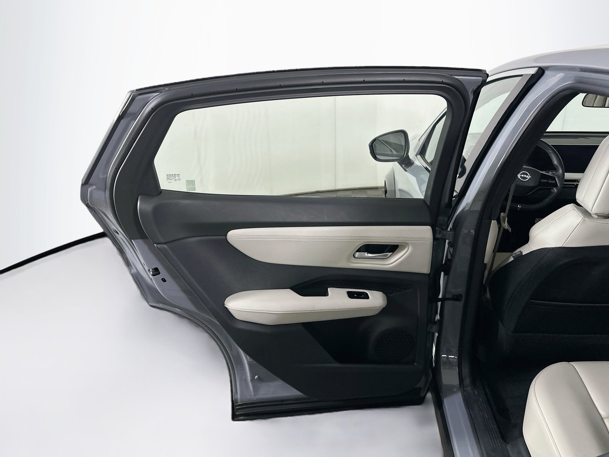 Used 2024 Nissan Ariya FWD image 26