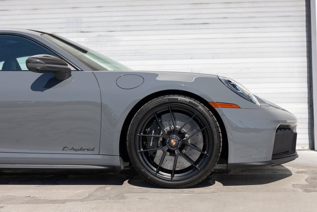 Certified 2025 Porsche 911 Carrera 4 GTS AWD/4WD image 9