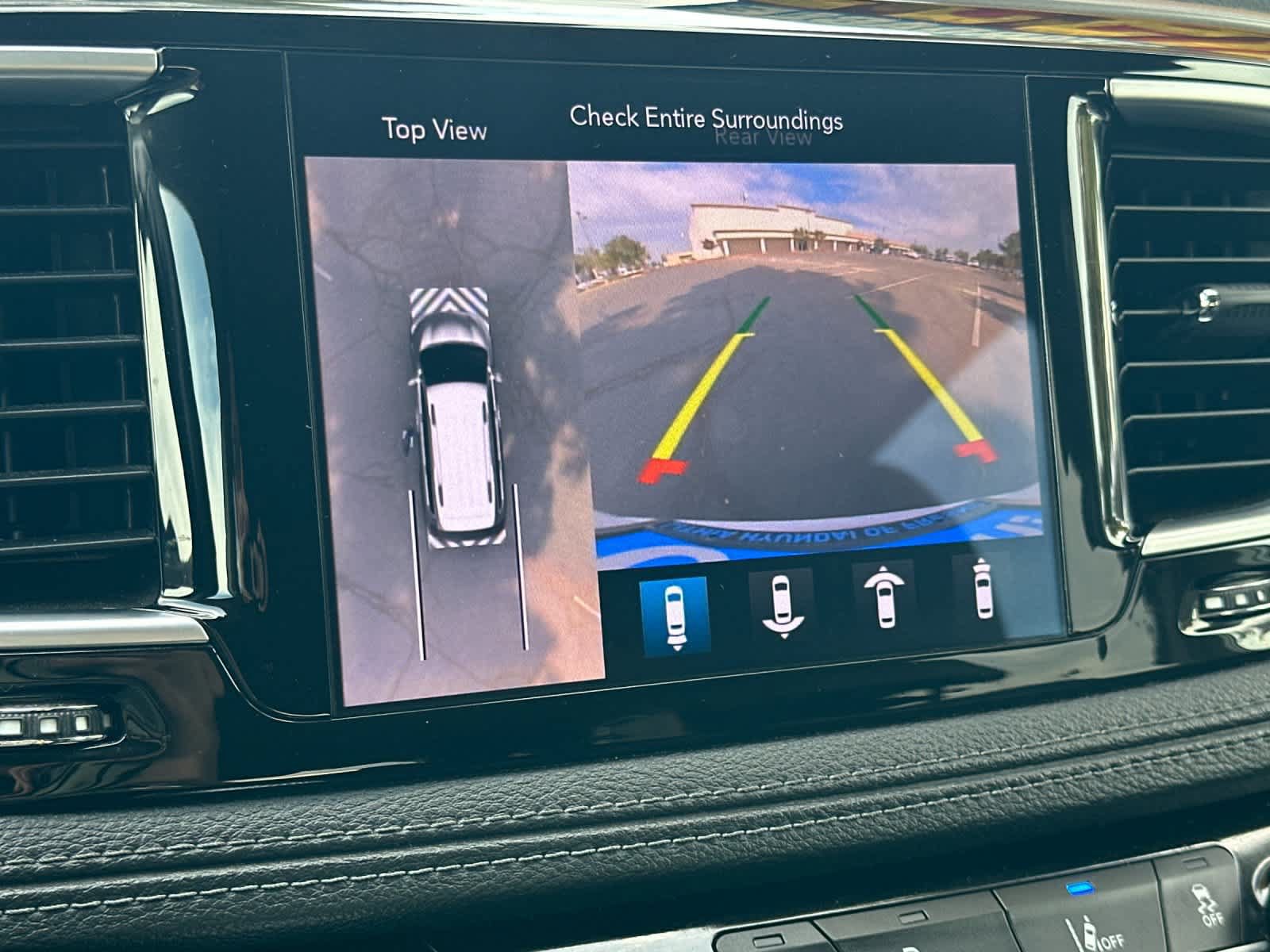 Used 2018 Chrysler Pacifica Limited w/ Advanced Safetytec Group FWD image 22