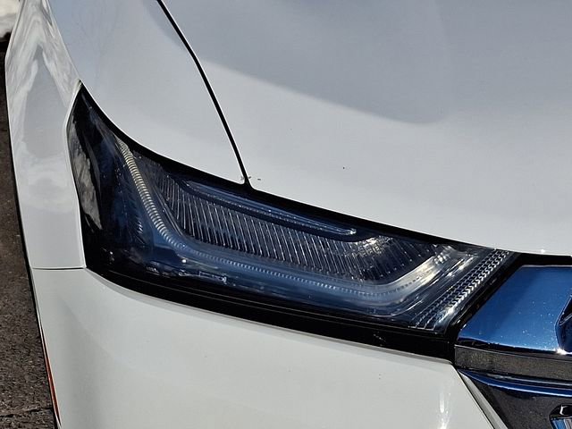 Used 2023 Chevrolet Traverse LT image 9