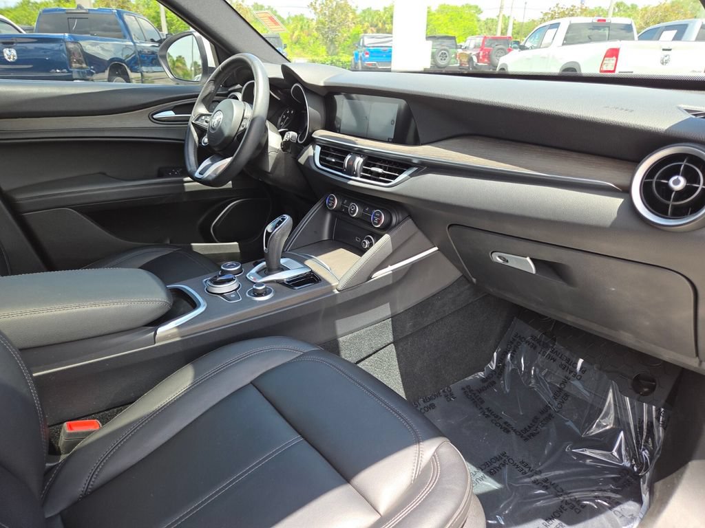 Used 2022 Alfa Romeo Stelvio Ti AWD/4WD image 14