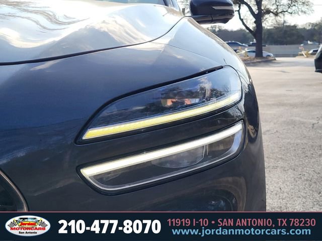 Used 2022 Genesis G70 3.3T image 10