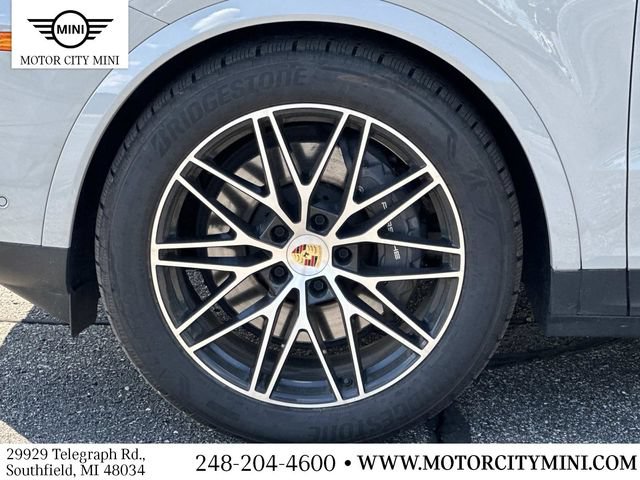 Used 2024 Porsche Cayenne AWD/4WD image 11