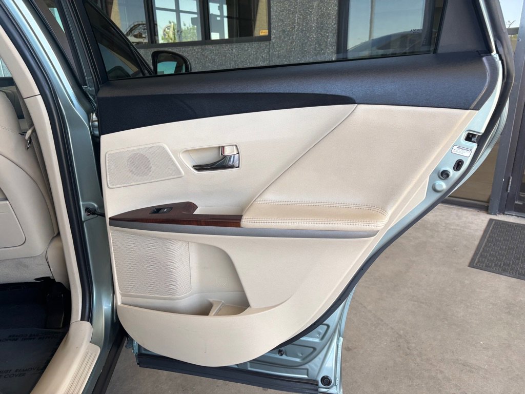 Used 2011 Toyota Venza w/ Leather Pkg FWD image 34