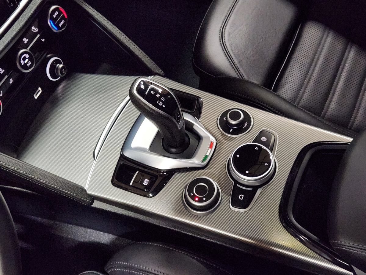 Used 2024 Alfa Romeo Stelvio Veloce AWD/4WD image 25