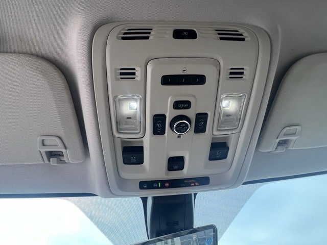 Used 2021 GMC Yukon XL Denali w/ Denali Premium Package image 20