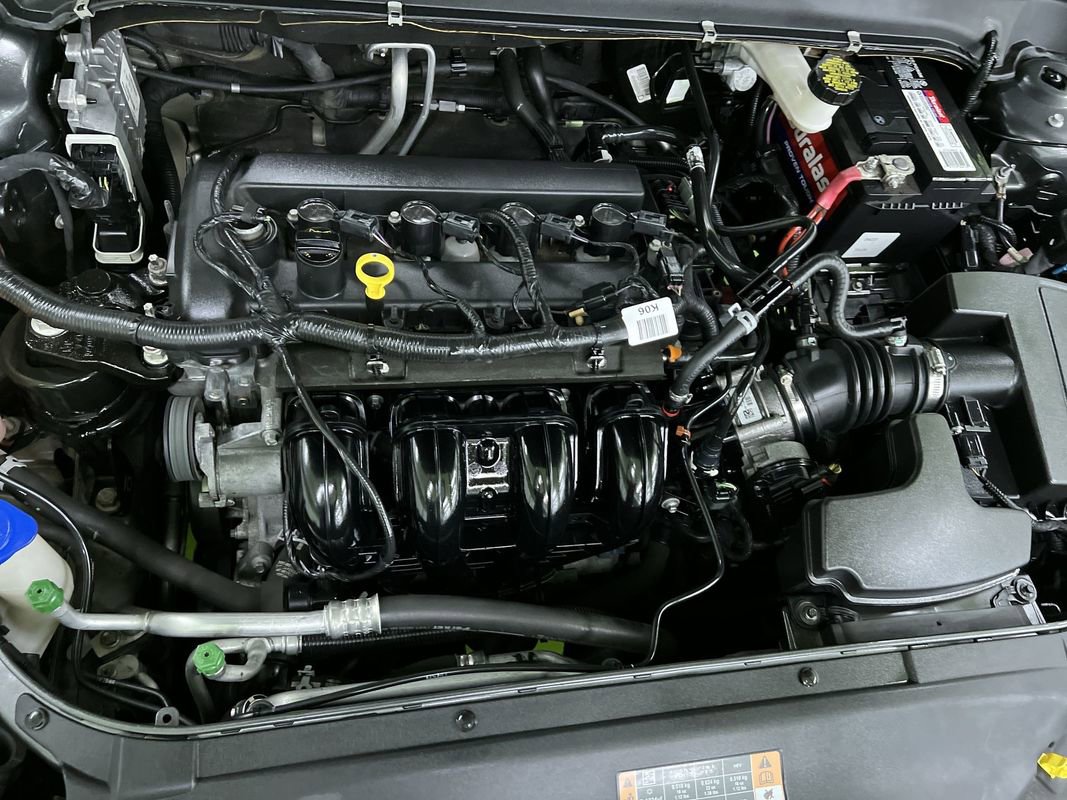 Used 2017 Ford Fusion SE FWD image 28