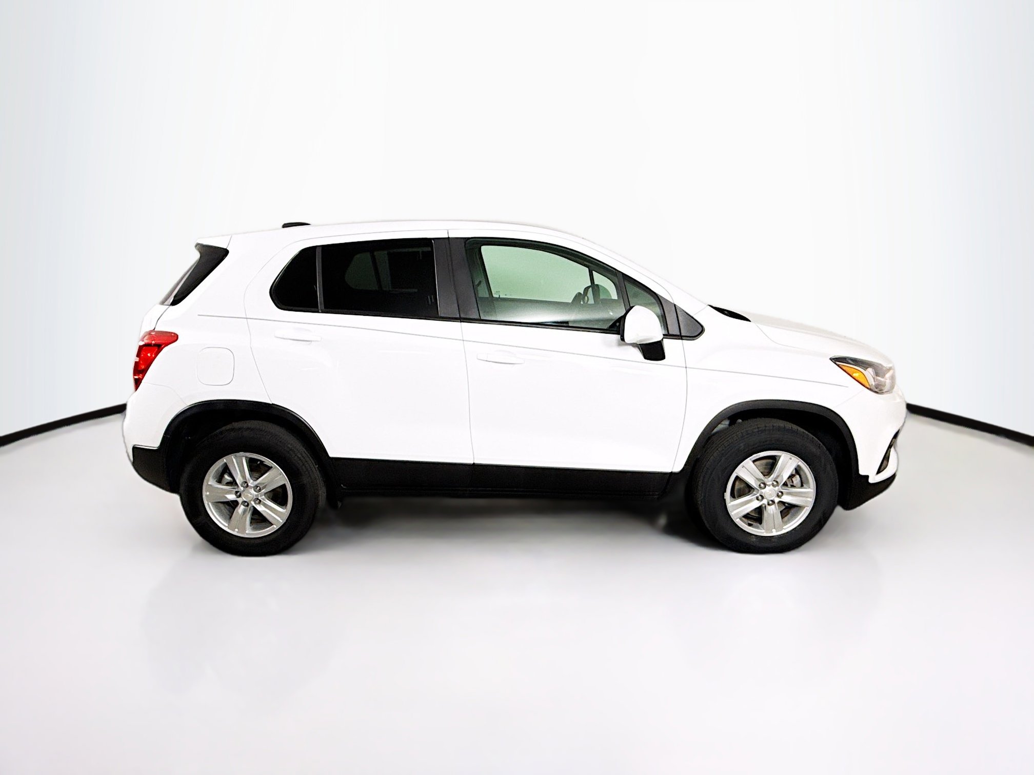 Used 2022 Chevrolet Trax LS w/ Tint and Cruise Package image 2