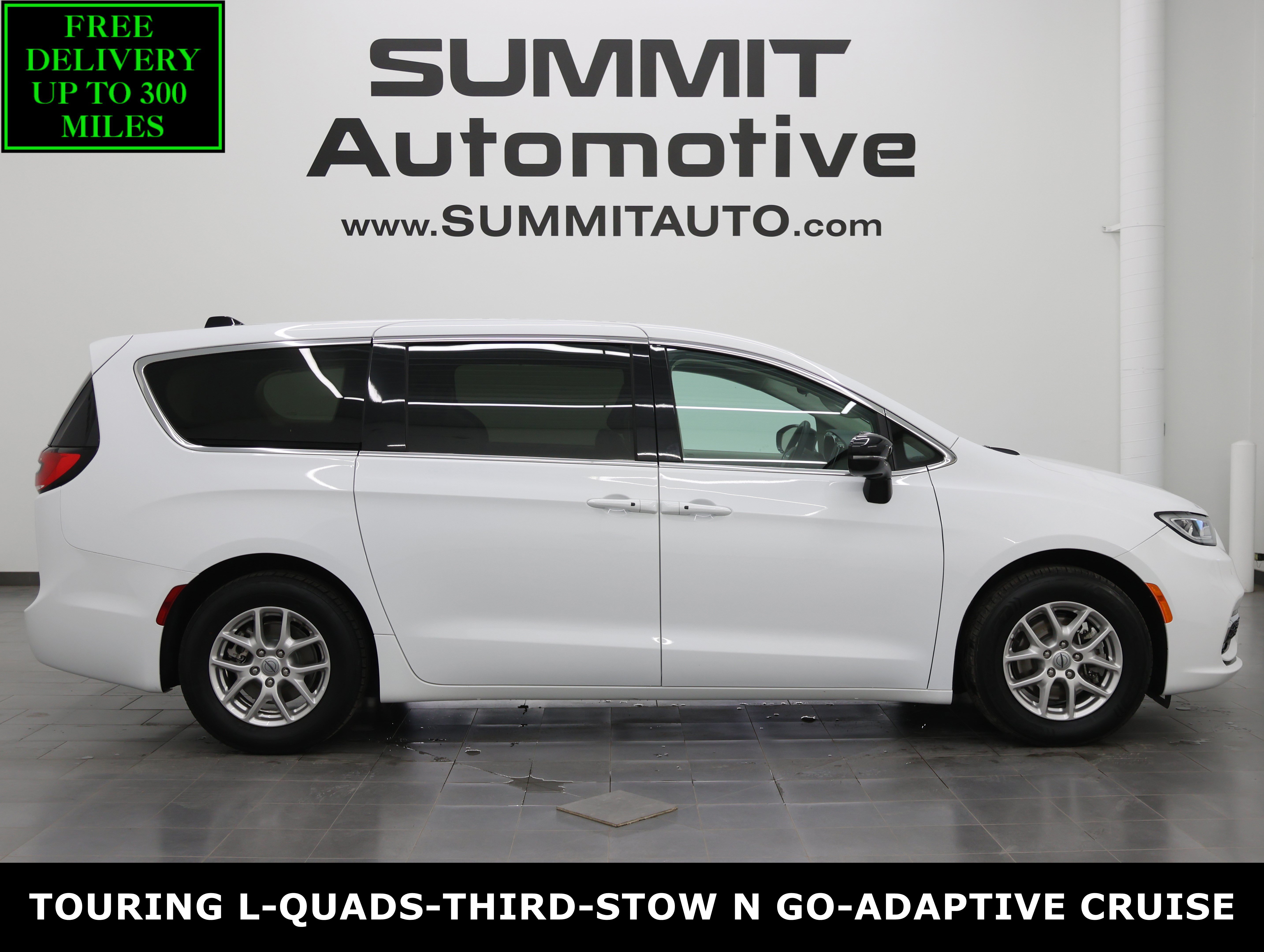 Used 2024 Chrysler Pacifica Touring-L FWD image 1