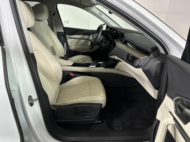 Used 2024 Audi Q8 e-tron Premium Plus w/ Premium Plus Package image 28