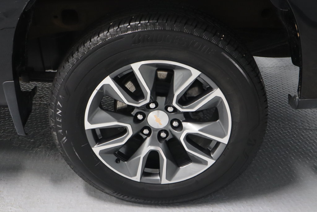 Used 2025 Chevrolet Silverado 1500 LT AWD/4WD image 13