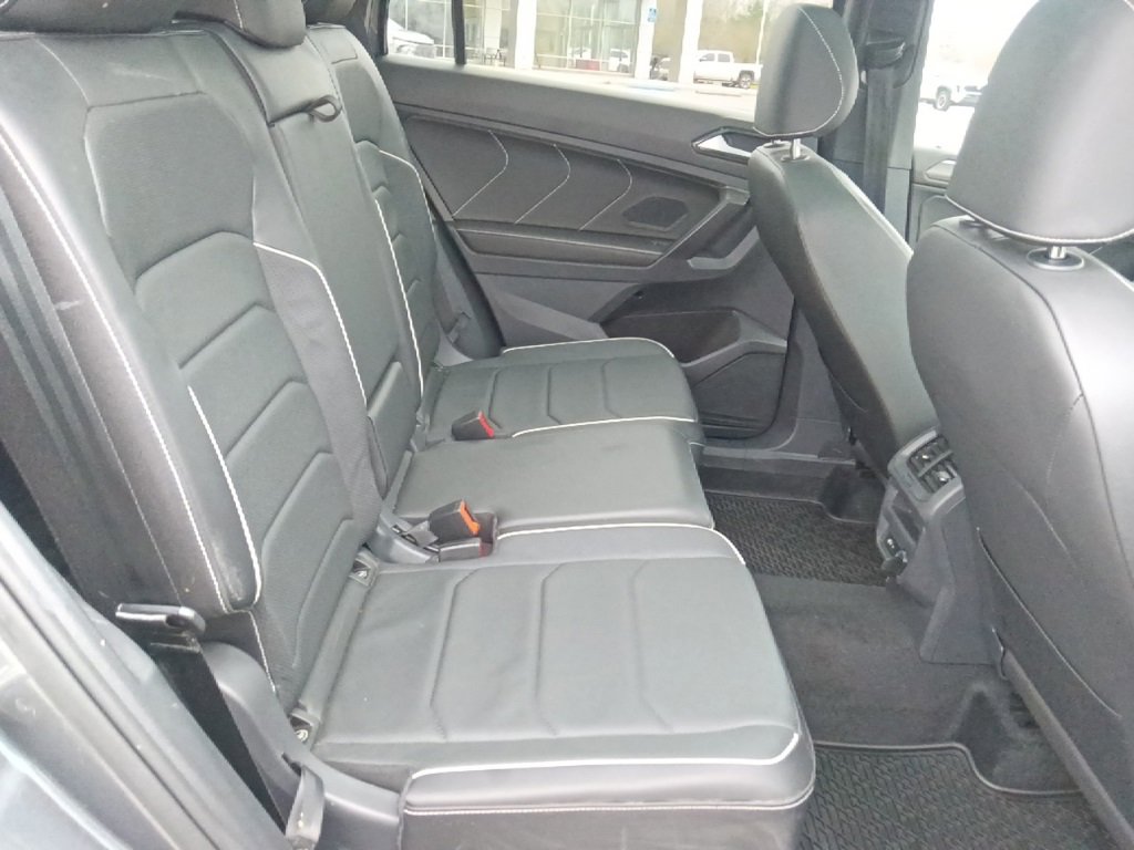 Used 2023 Volkswagen Tiguan SEL R-Line image 31