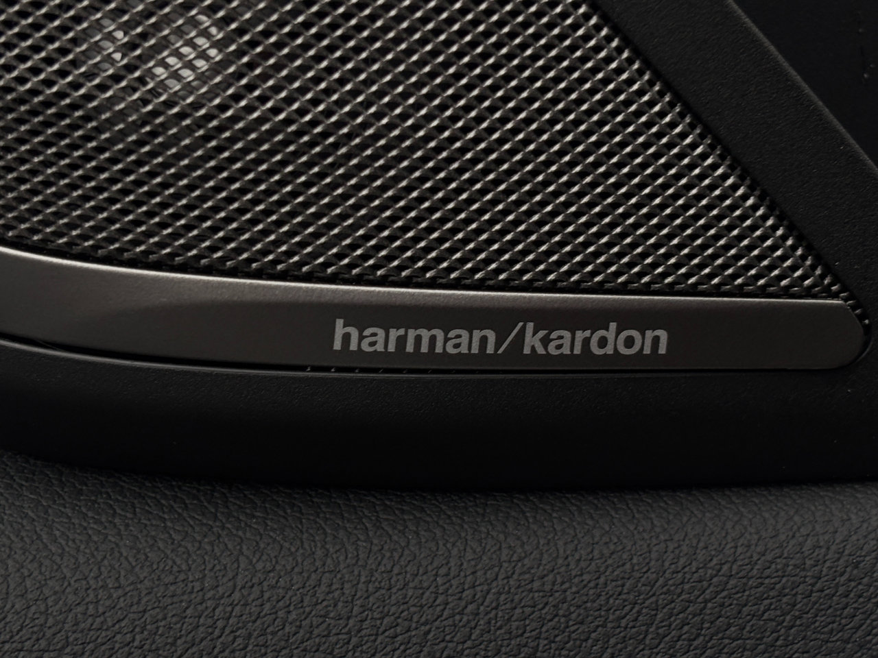 Used 2022 BMW 530i xDrive w/ M Sport Package image 7