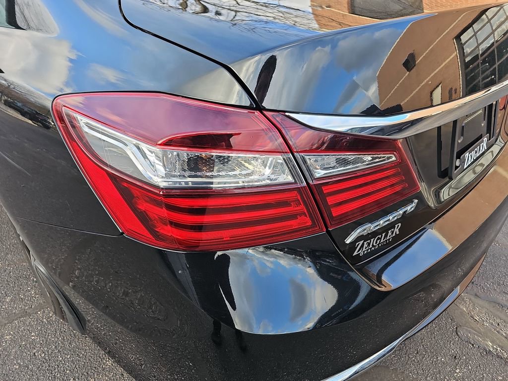 Used 2016 Honda Accord LX image 32