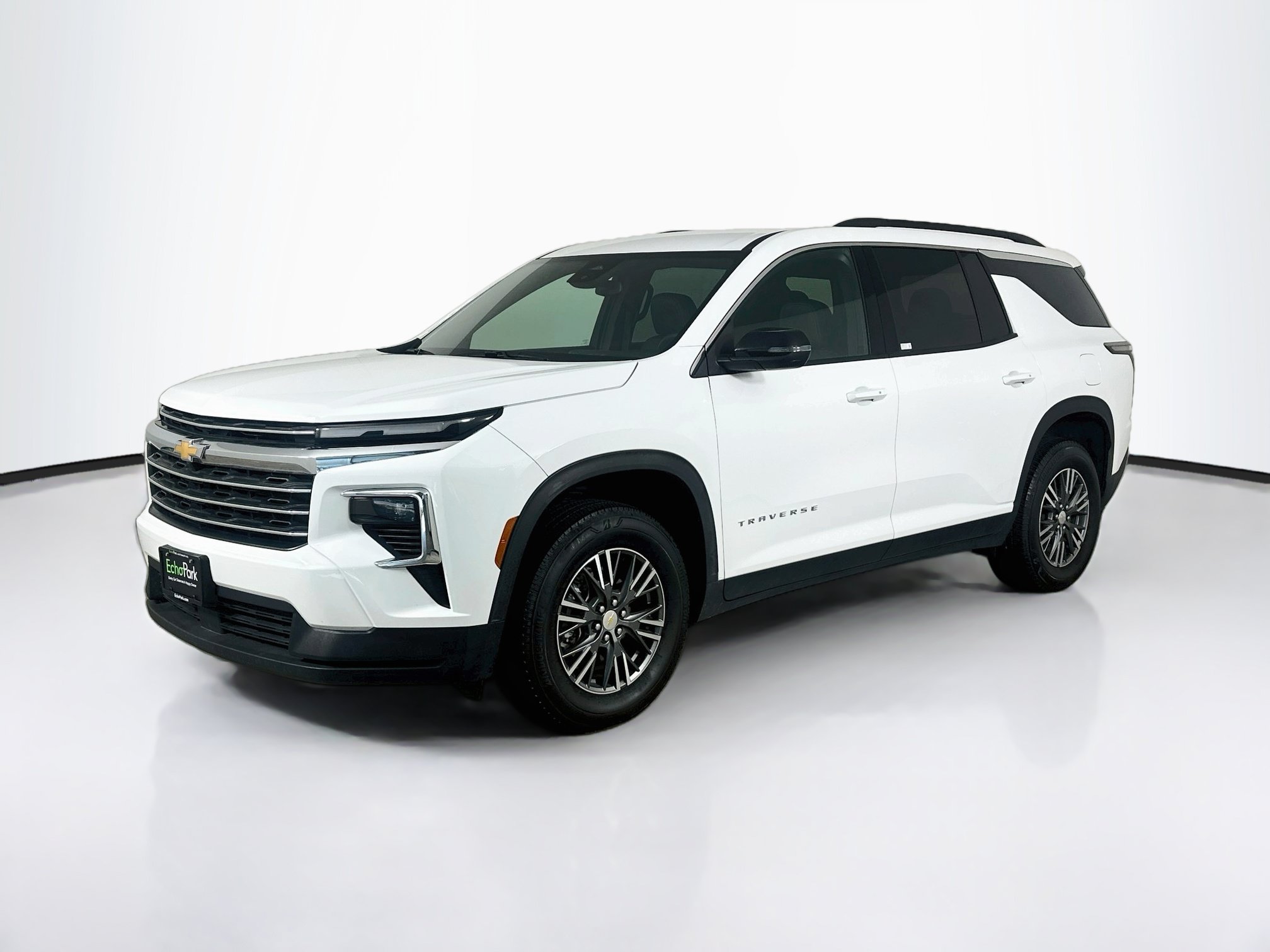Used 2026 Chevrolet Traverse LT FWD image 3