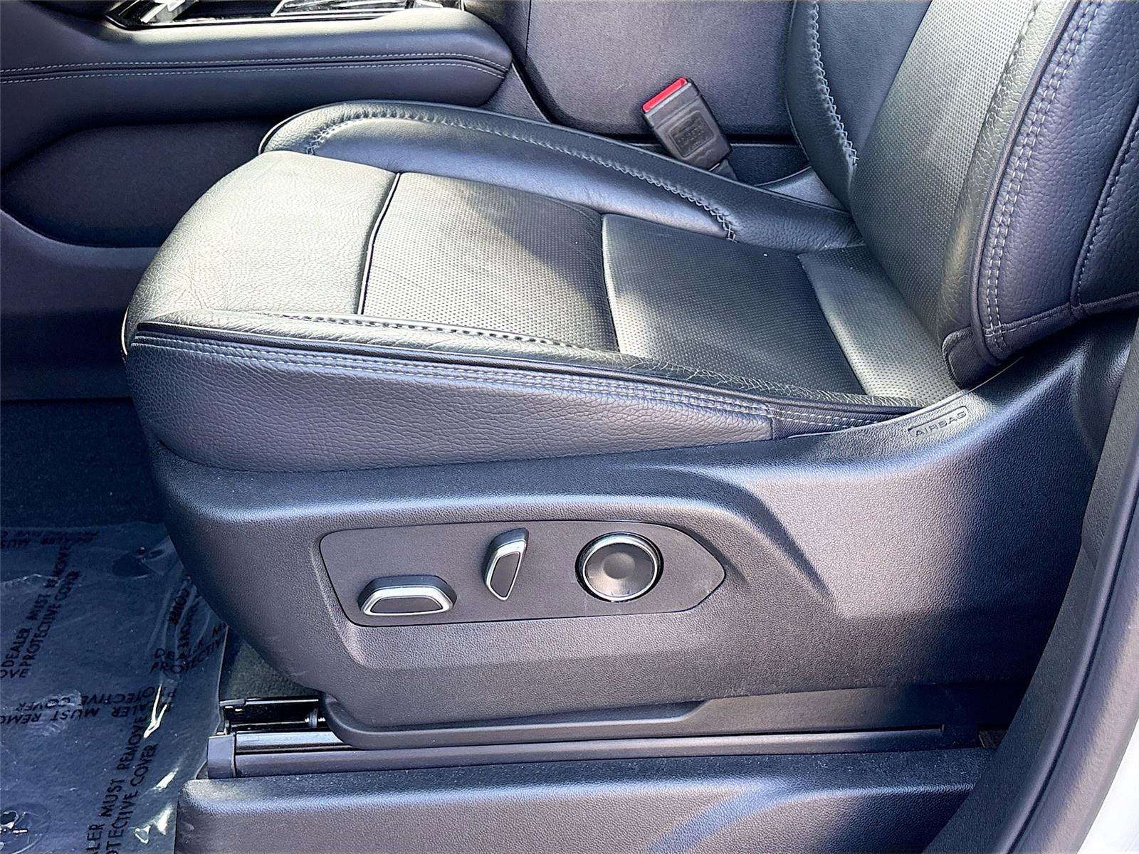 Used 2025 GMC Yukon Denali RWD image 23