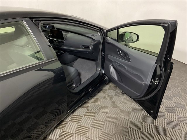 Used 2025 Toyota Prius LE image 33