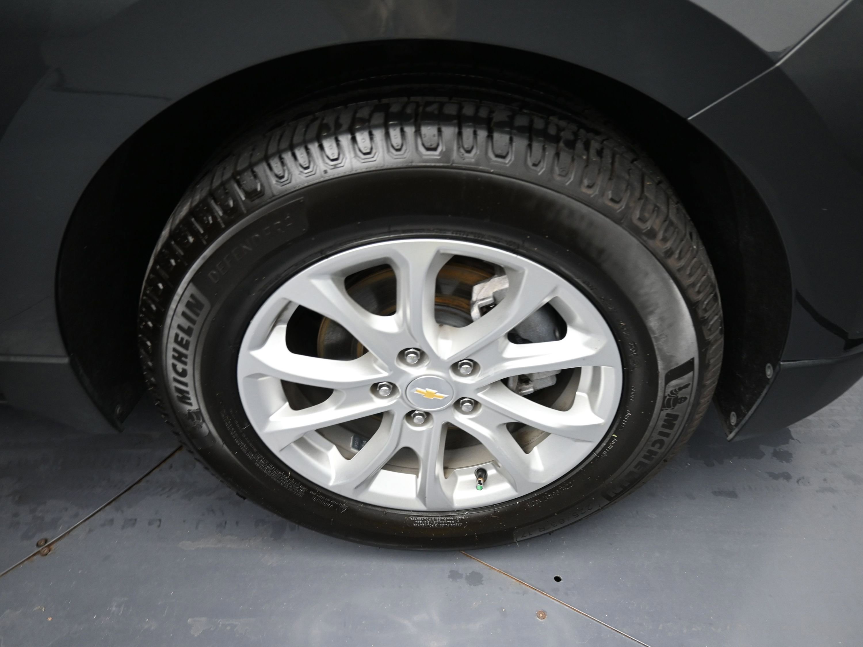 Used 2021 Chevrolet Equinox LS w/ LS Convenience Package image 23