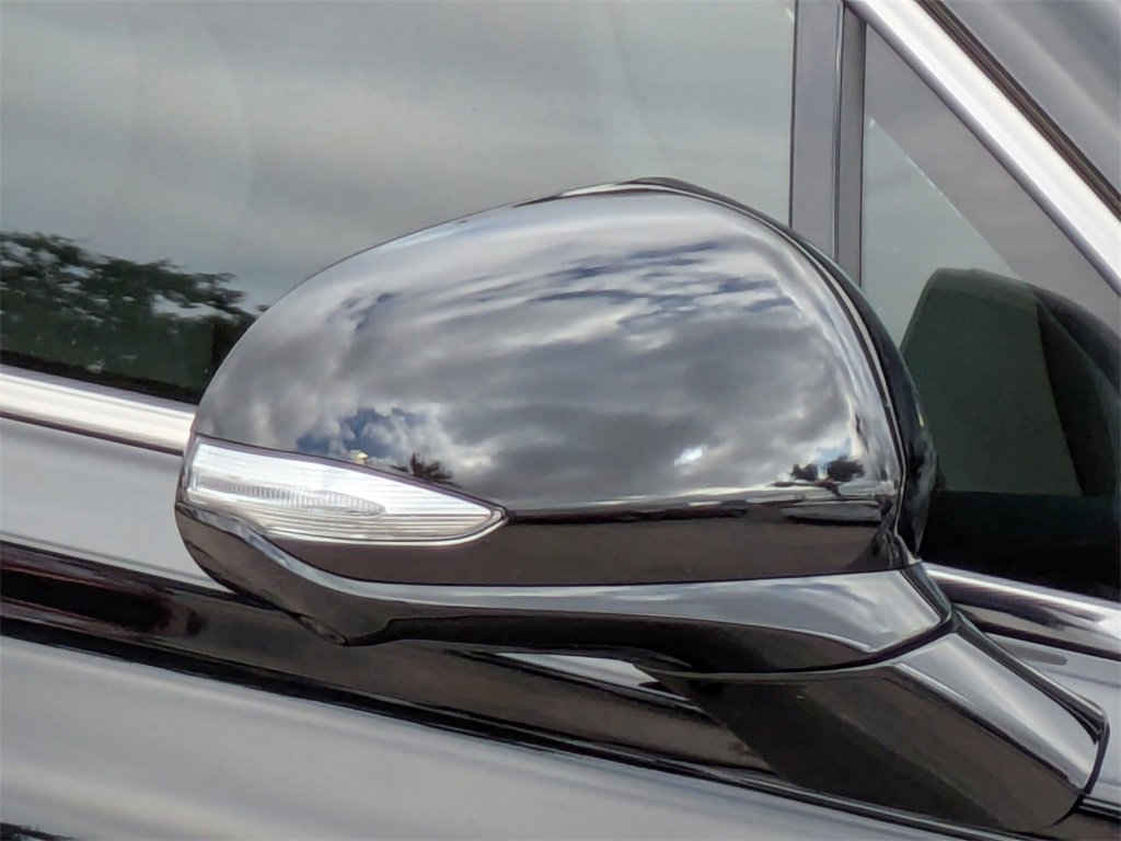 Used 2023 Hyundai Santa Fe SEL w/ Premium Package image 11