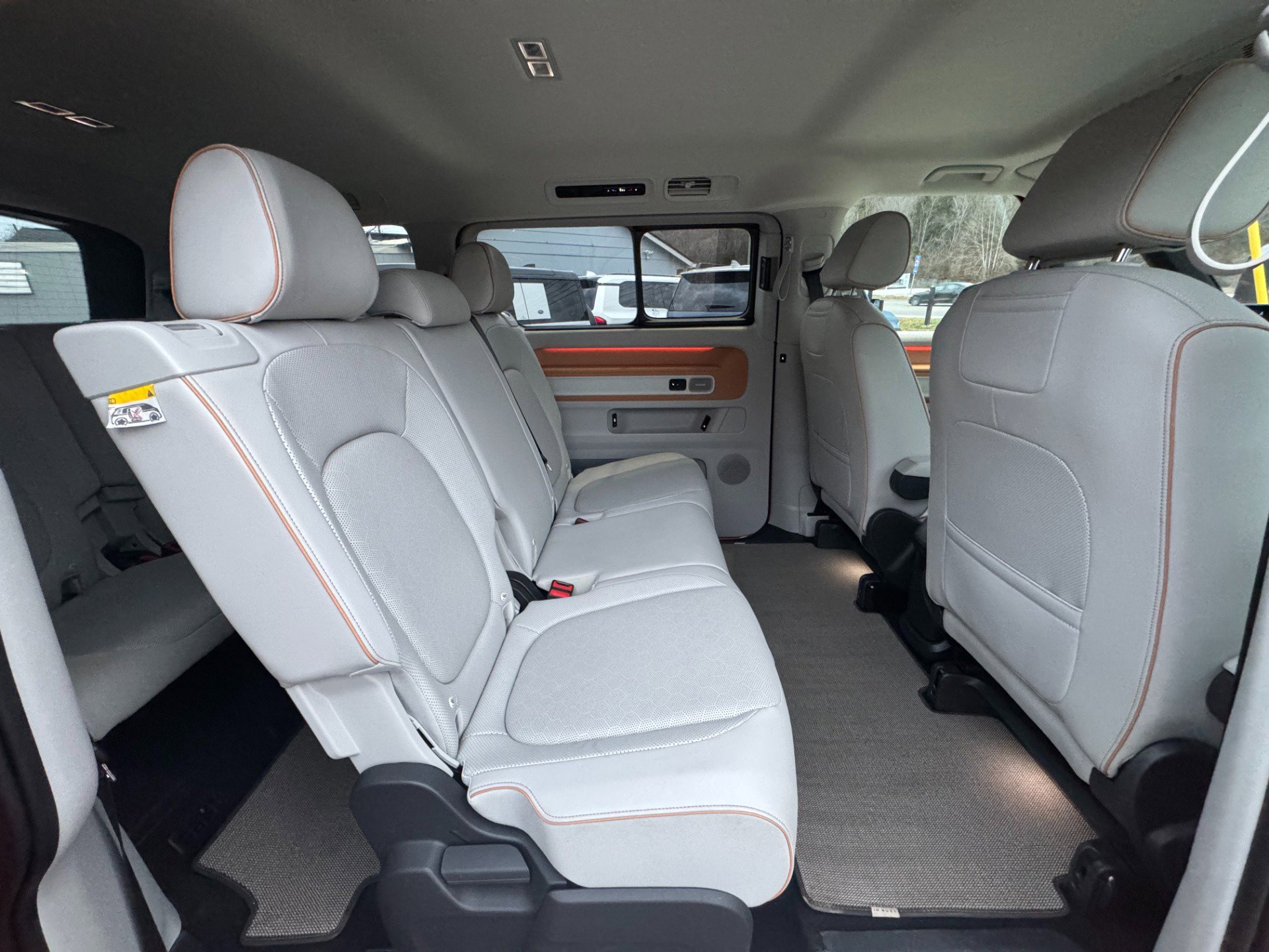 Used 2025 Volkswagen ID. Buzz Pro S Plus image 41