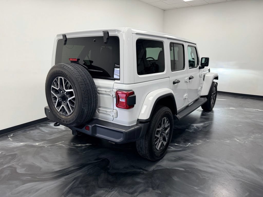 Used 2024 Jeep Wrangler Unlimited Sahara AWD/4WD image 21