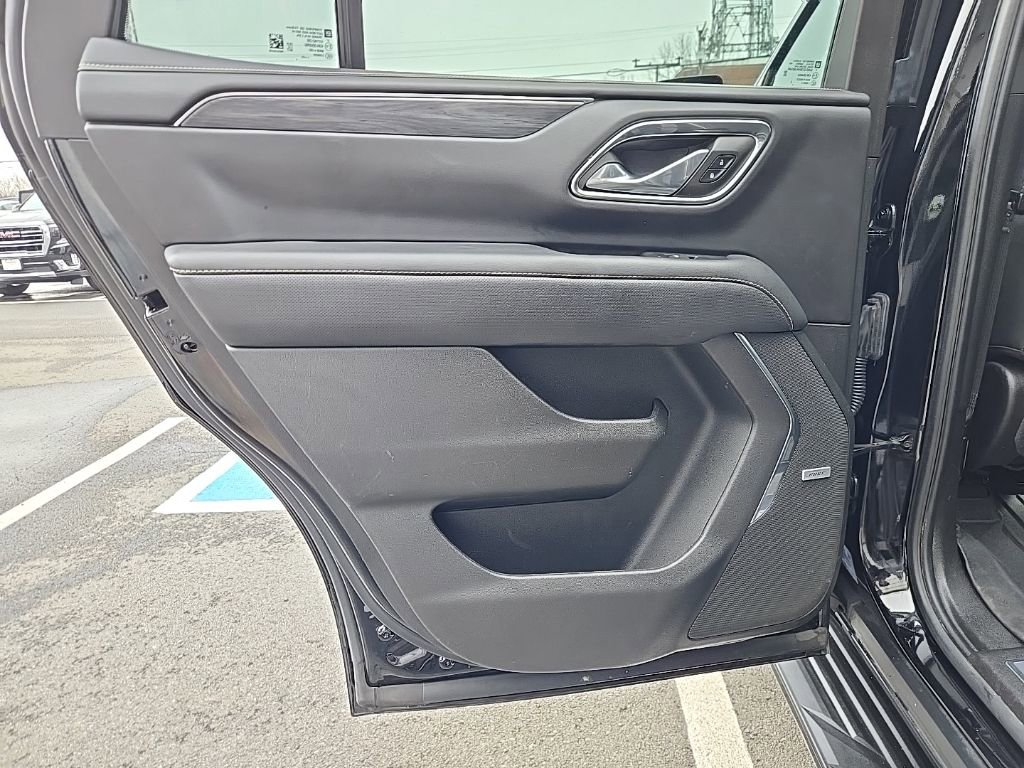 Used 2023 GMC Yukon SLT w/ SLT Premium Package image 41