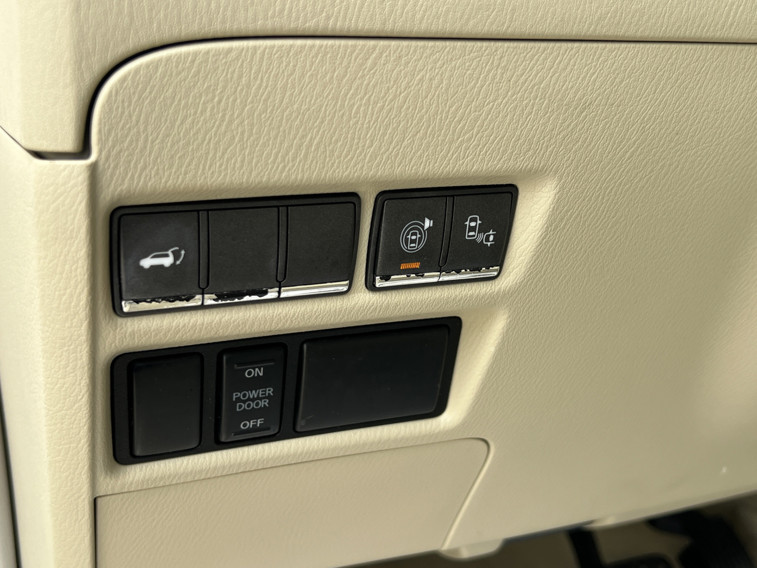 Used 2015 INFINITI QX80 2WD w/ Deluxe Technology Package image 11