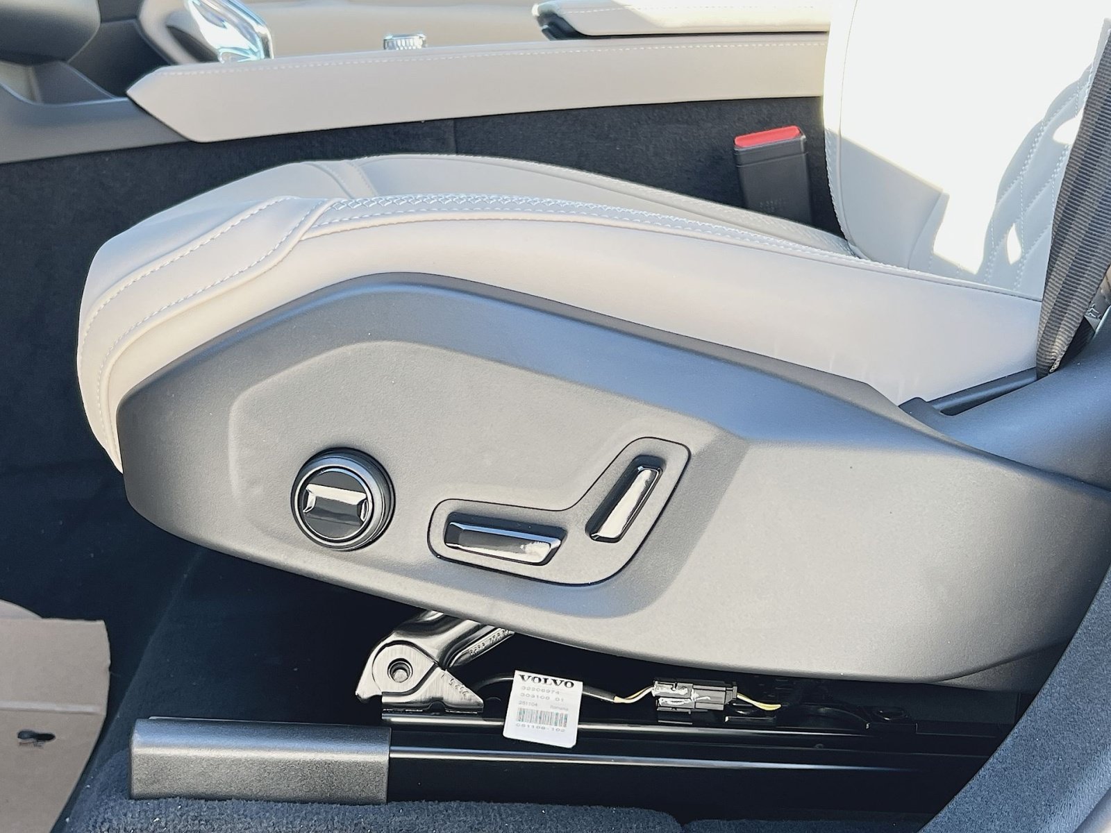 New 2026 Volvo XC90 B6 Plus w/ Protection Package Premier AWD/4WD image 22