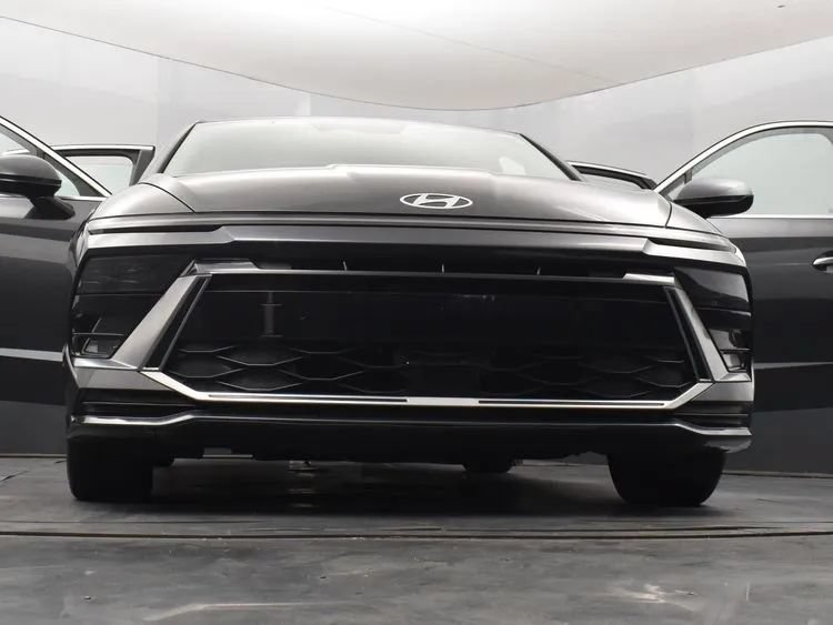 Used 2025 Hyundai Sonata SEL FWD image 11