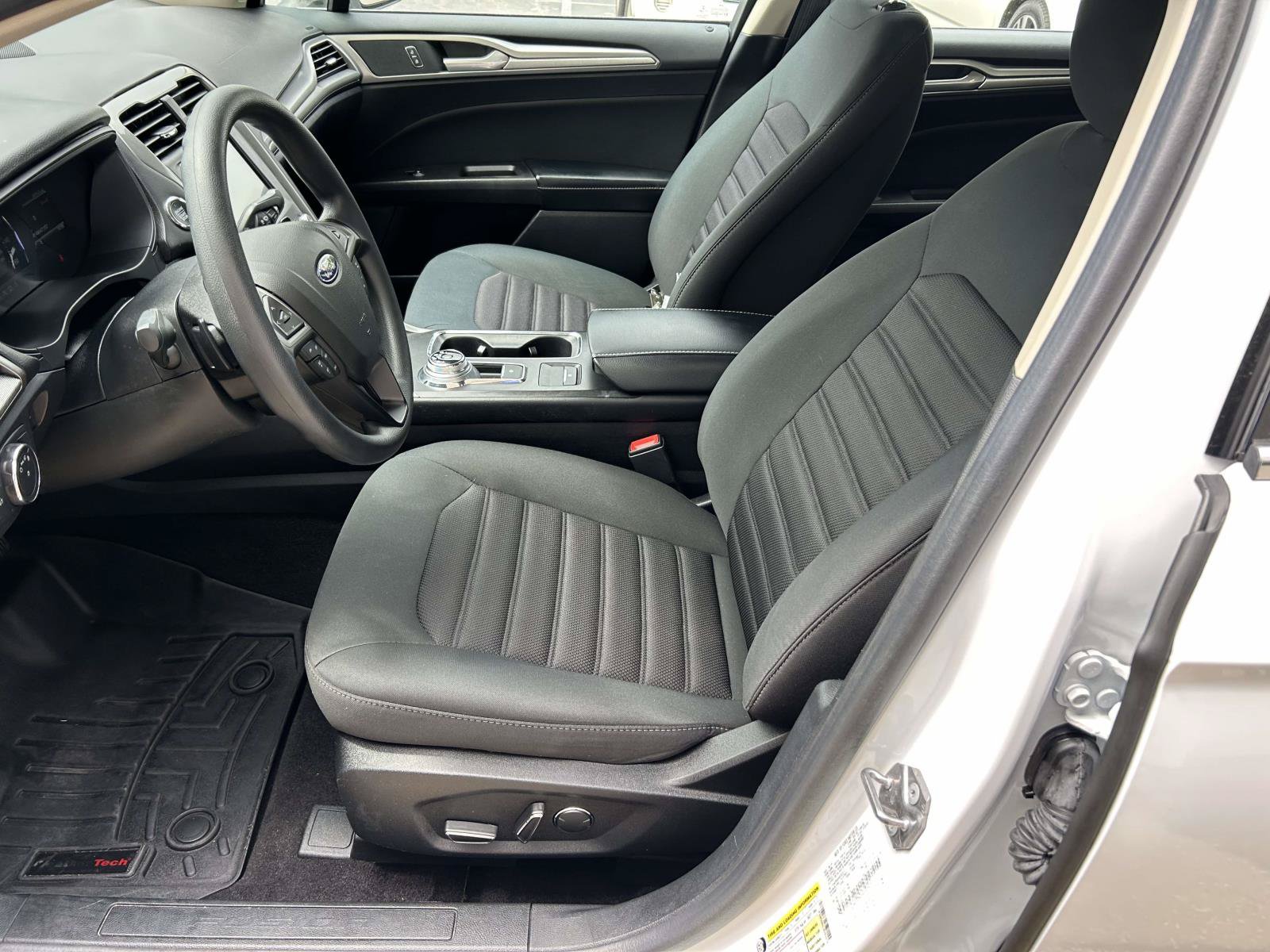 Used 2018 Ford Fusion SE w/ Fusion SE Technology Package FWD image 10