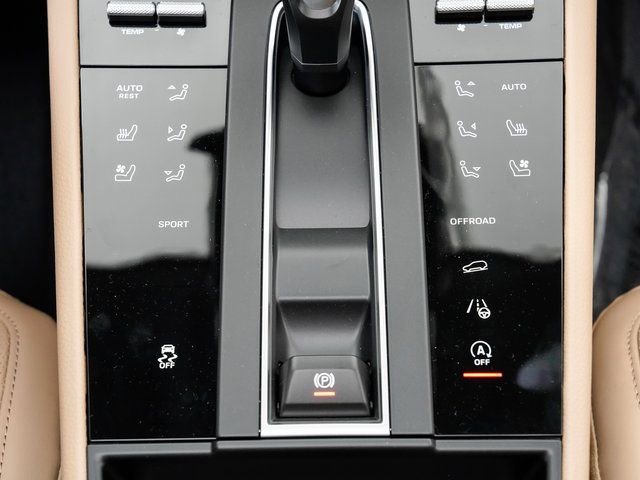 Certified 2025 Porsche Macan image 20