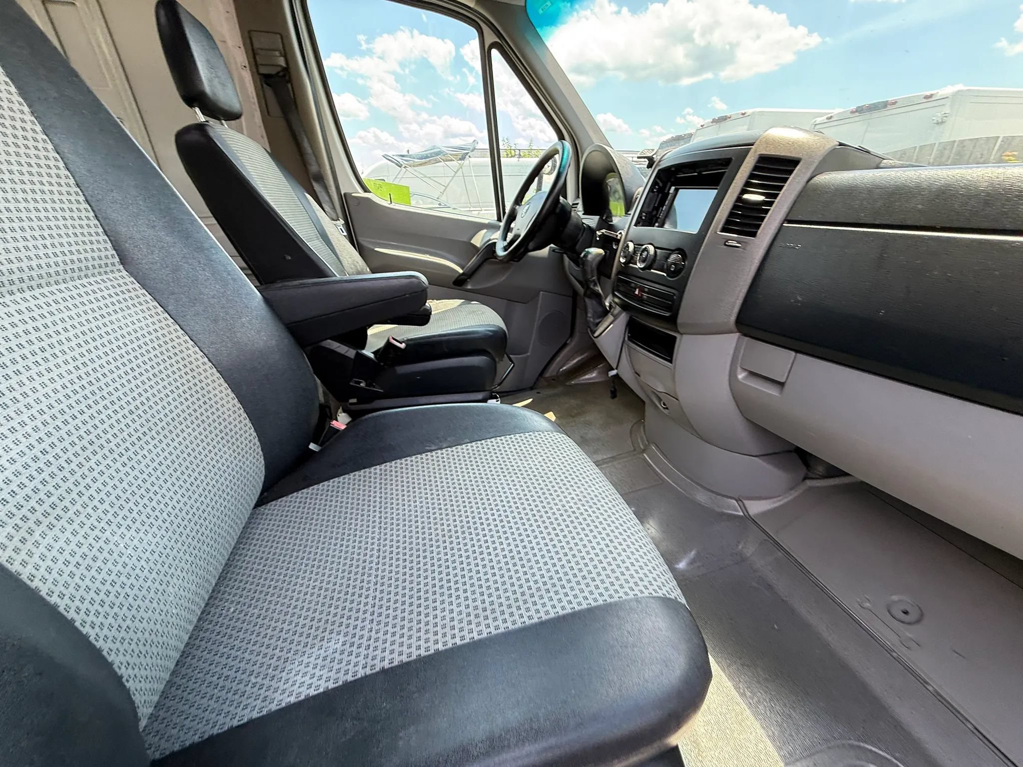 Used 2008 Dodge Sprinter 2500 RWD image 42