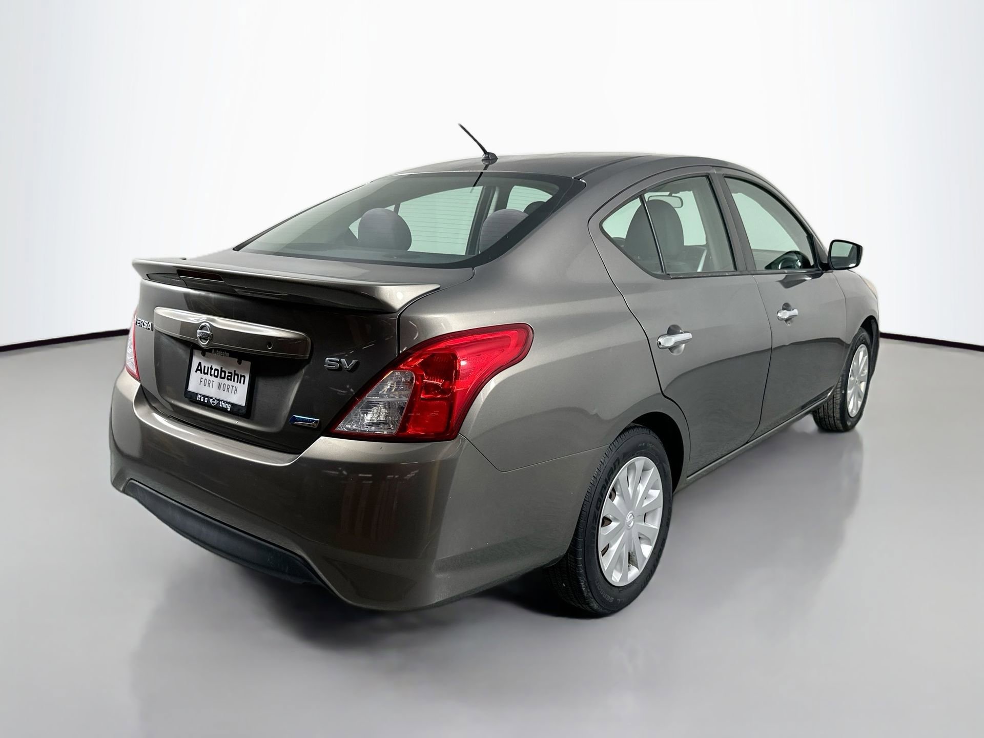 Used 2015 Nissan Versa SV image 6